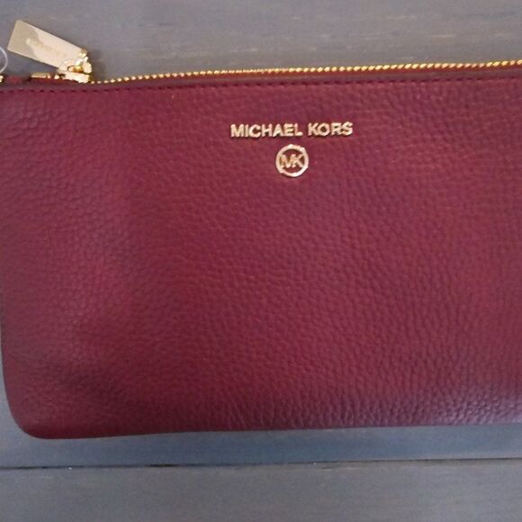 Michael Kors Women\'s Dark Berry Jet Set Charm Top Zip Wristlet Size Medium